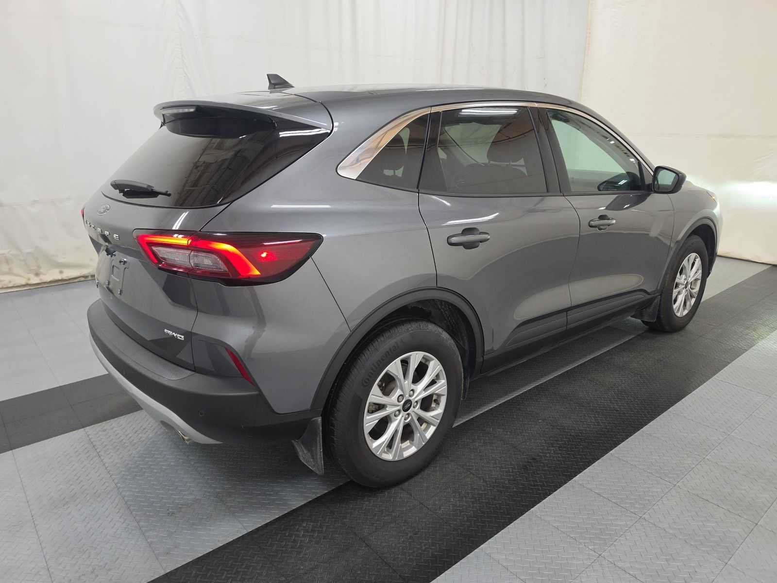 Used 2024 Ford Escape Active w/ Tech Pack #1 AWD/4WD image 3