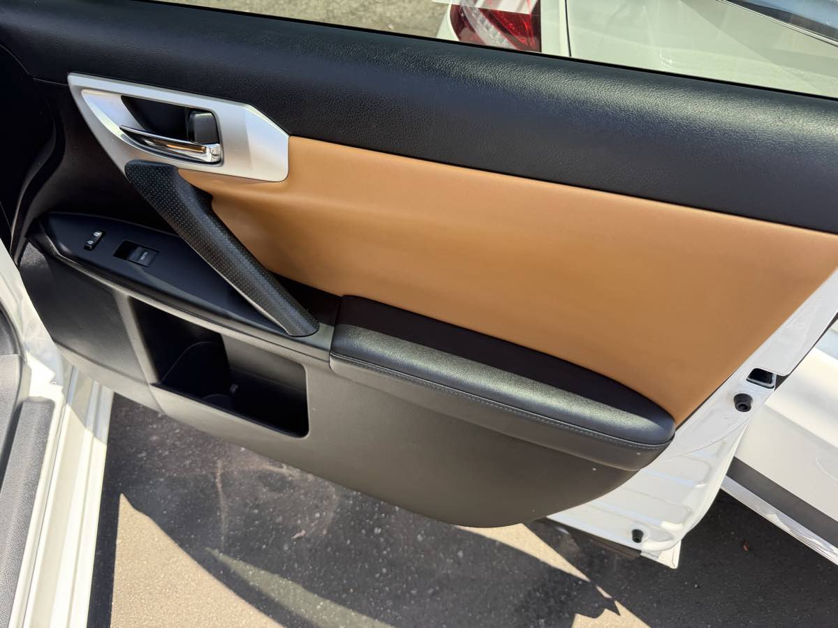 Used 2013 Lexus CT 200h FWD image 17