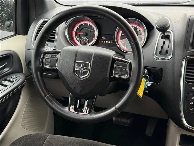 Used 2016 Dodge Grand Caravan SE FWD image 14