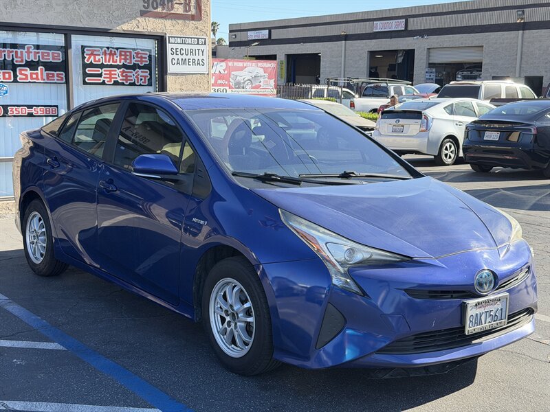 Used 2017 Toyota Prius One FWD image 3