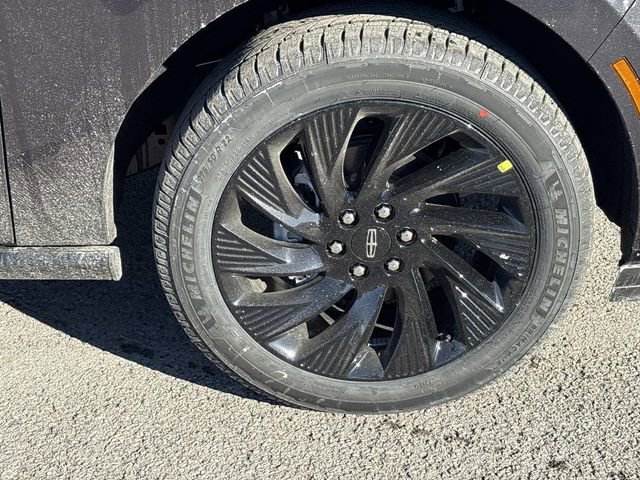 New 2025 Lincoln Navigator Reserve w/ Jet Appearance Package AWD/4WD image 9