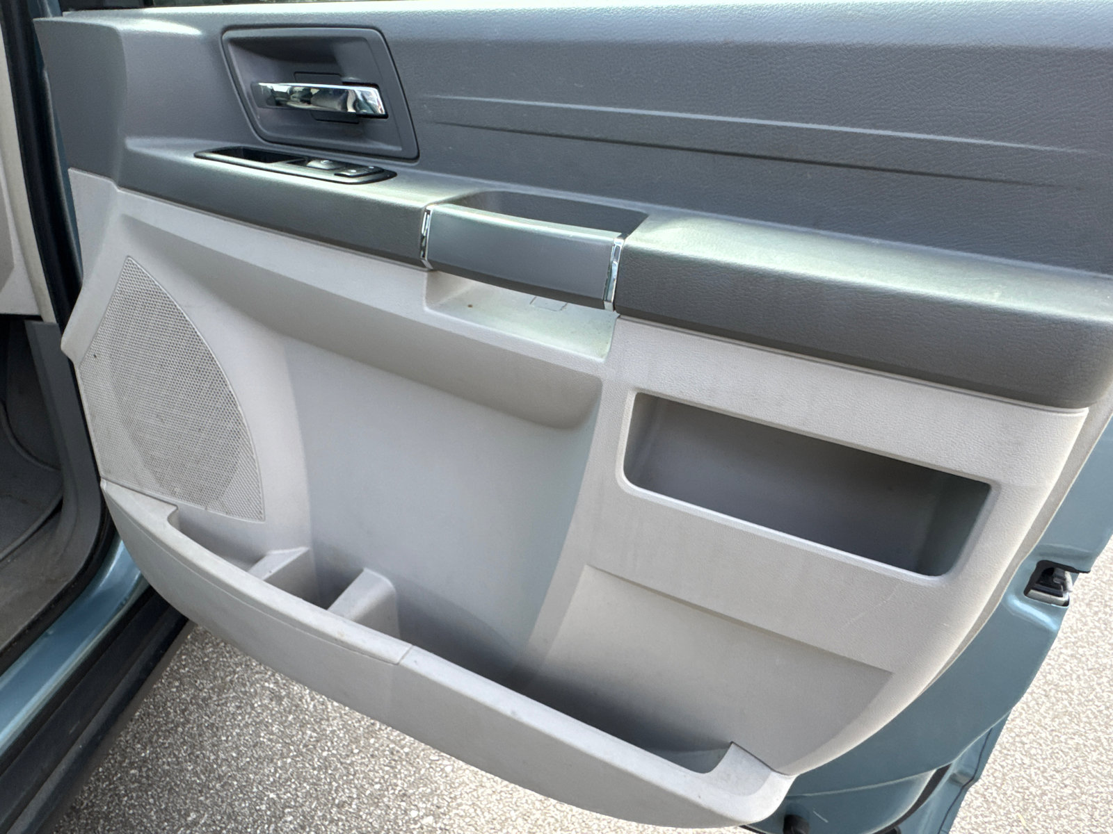 Used 2010 Chrysler Town & Country LX image 14