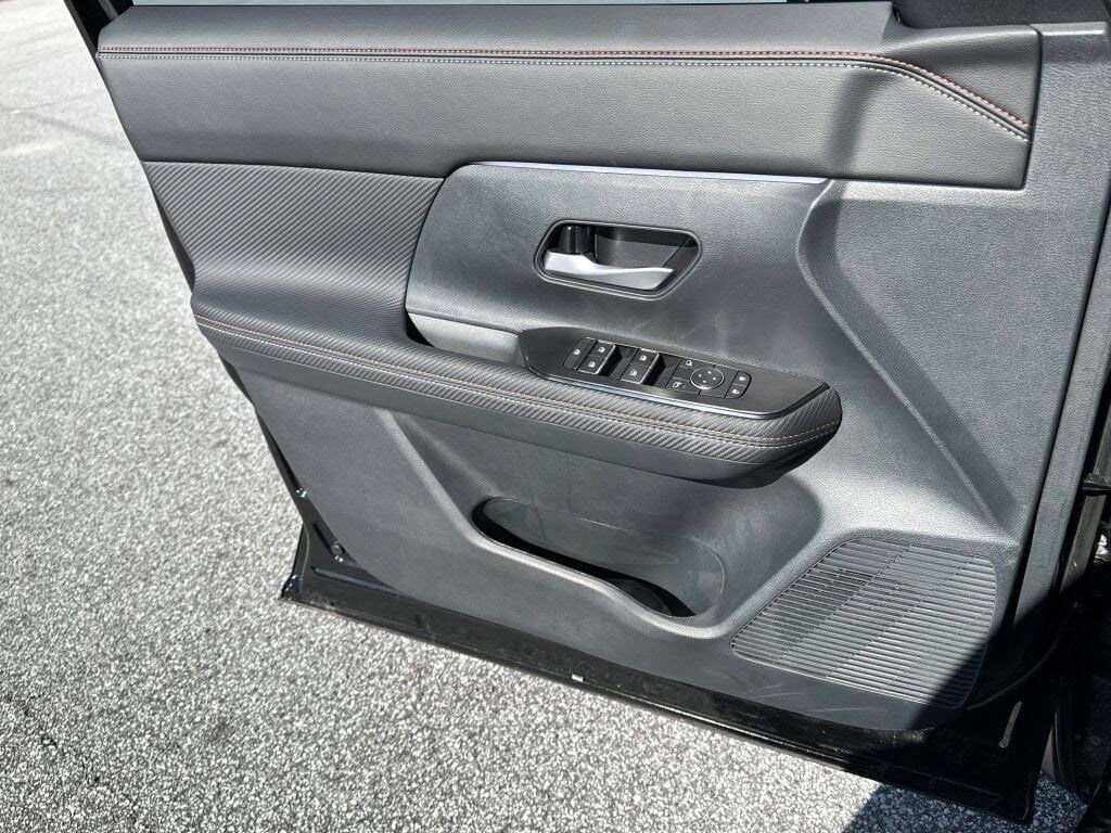 New 2025 Nissan Kicks SR FWD image 15
