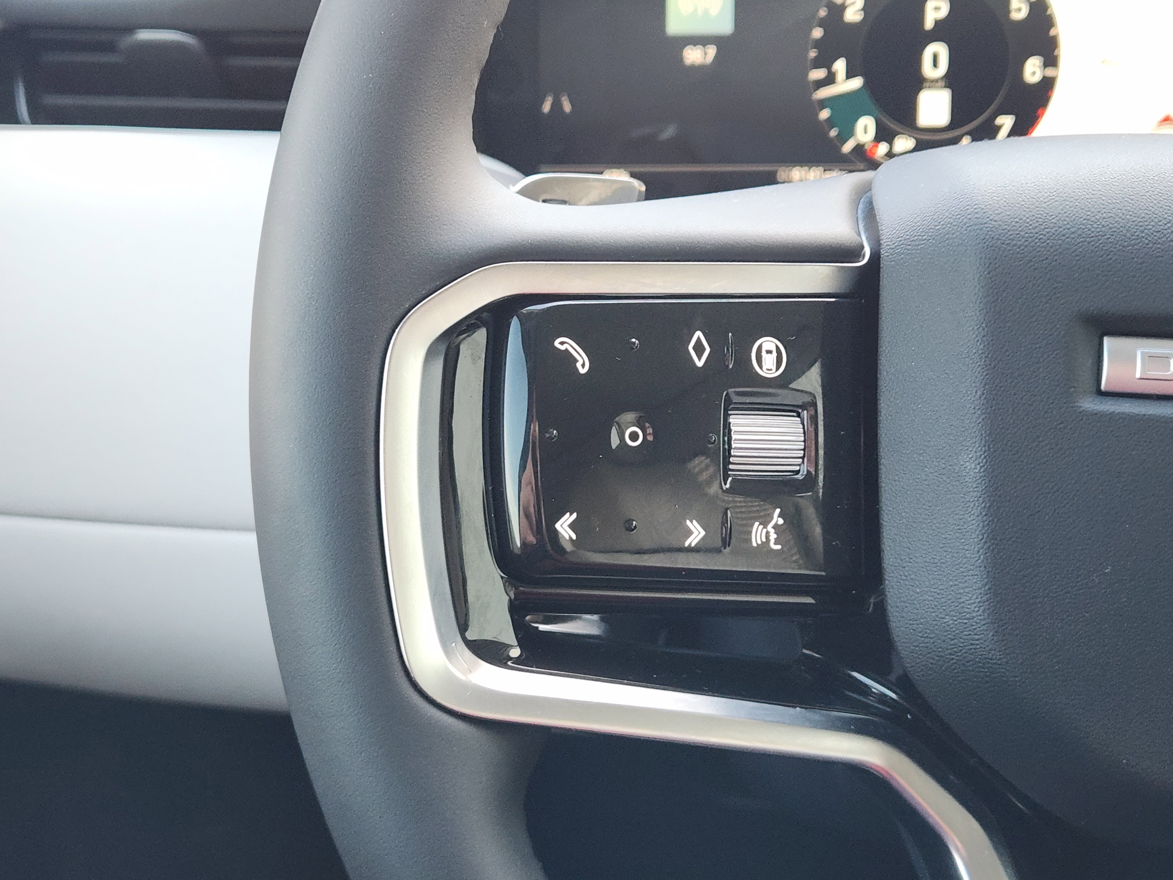 Certified 2025 Land Rover Discovery Sport S image 29