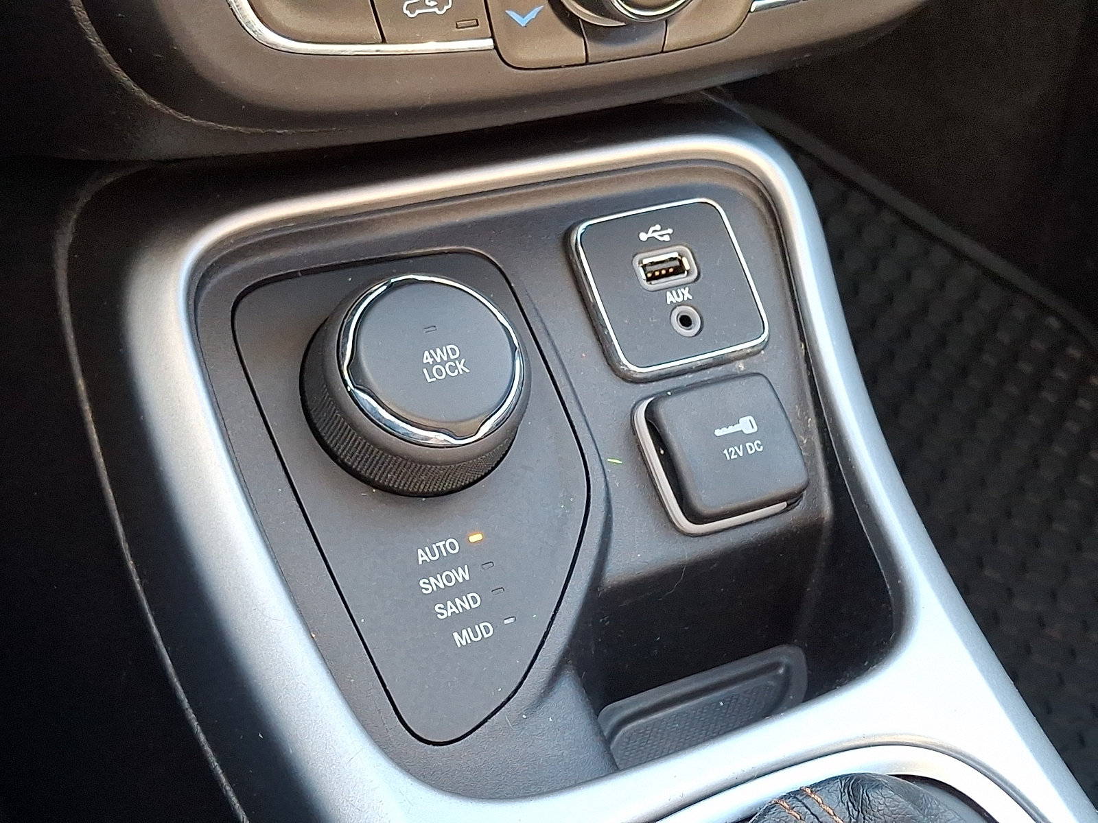 Used 2018 Jeep Compass Latitude w/ Popular Equipment Group AWD/4WD image 24