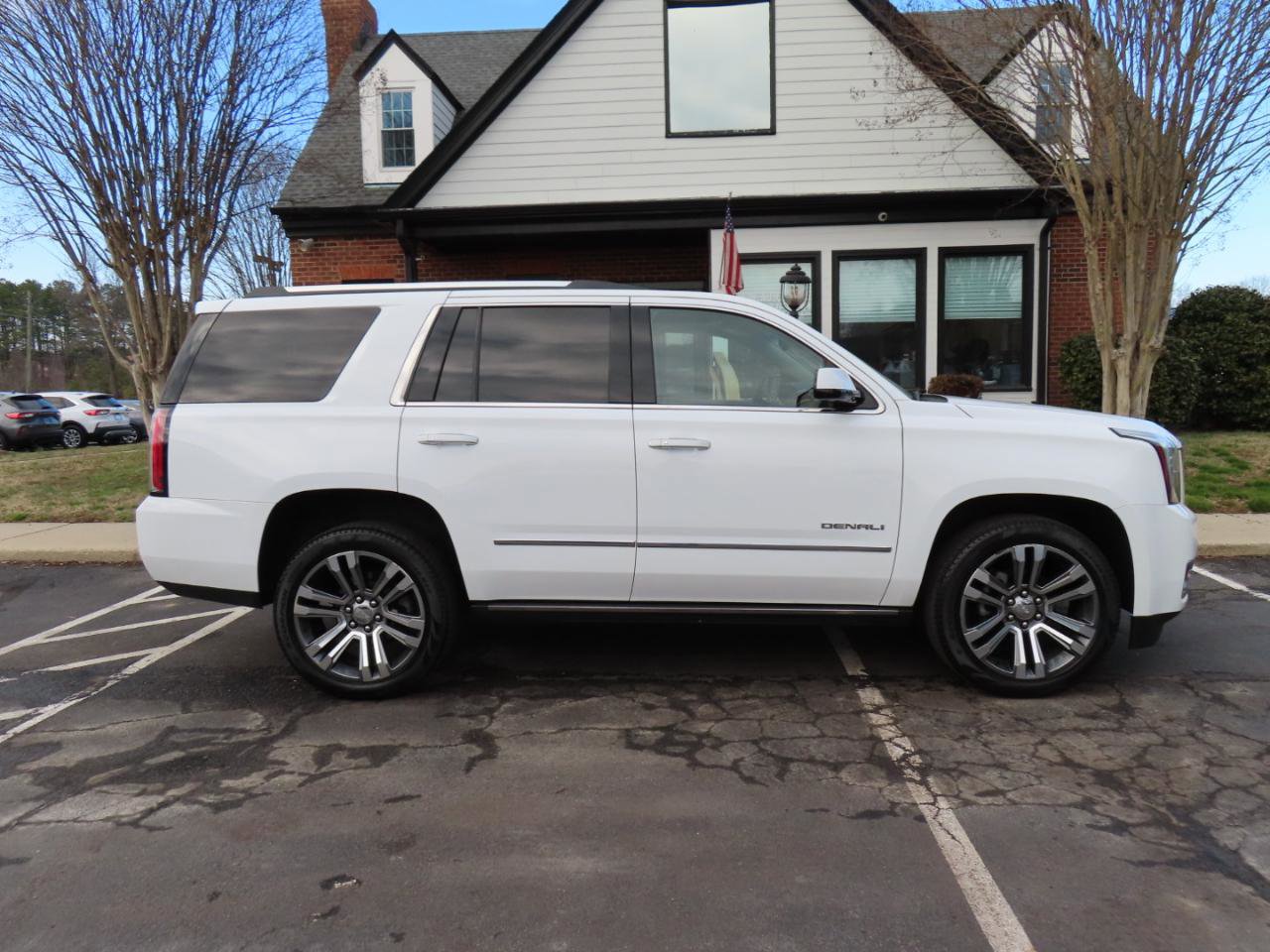 Used 2019 GMC Yukon Denali w/ Denali Ultimate Package image 8