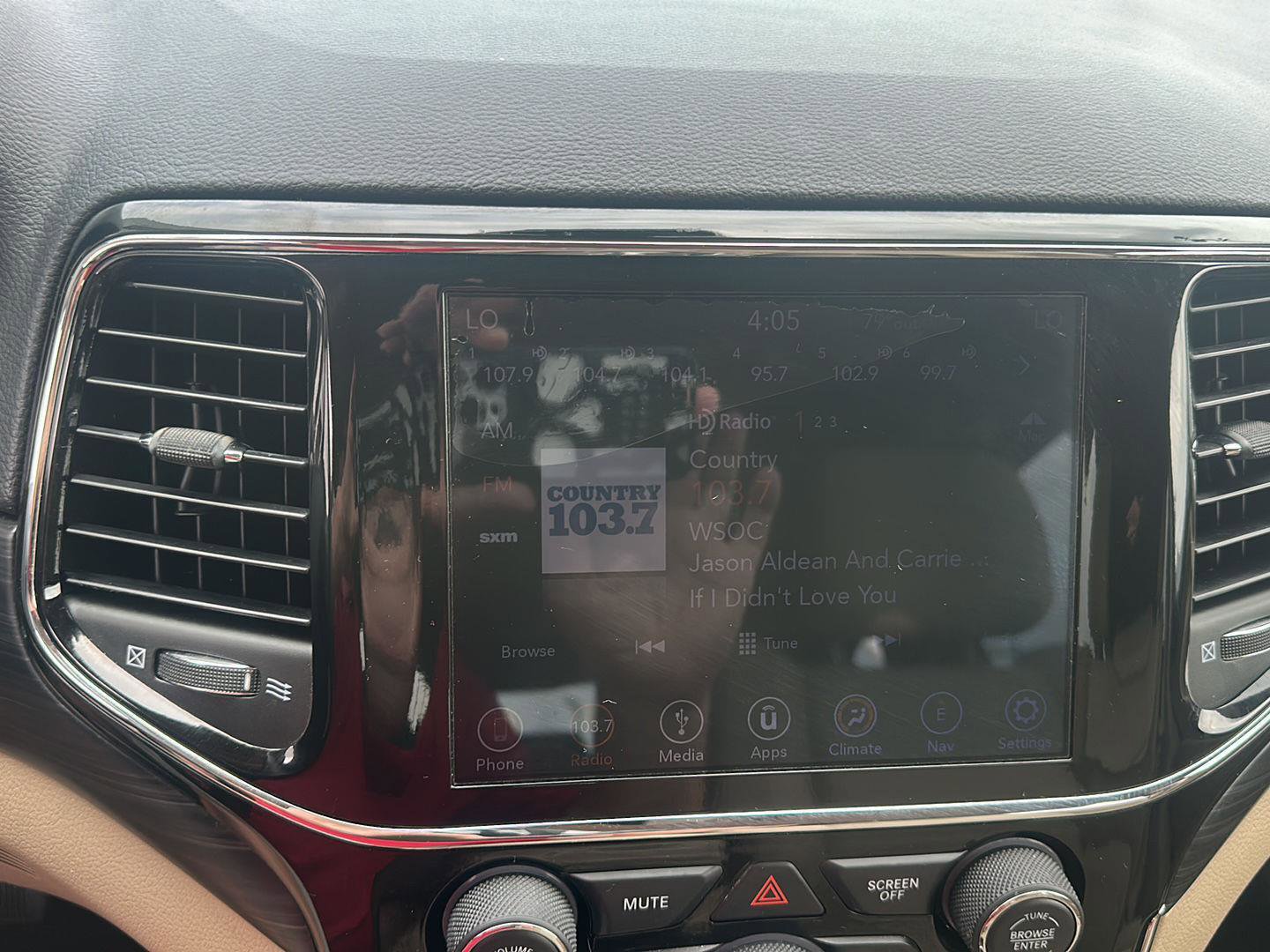 Used 2019 Jeep Grand Cherokee Laredo w/ 18" Wheel & 8.4" Radio Group image 15