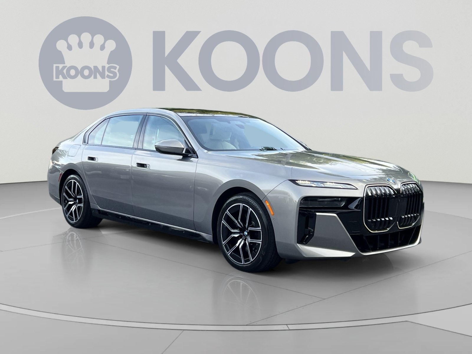 Used 2025 BMW 760i xDrive w/ Executive Package AWD/4WD image 2