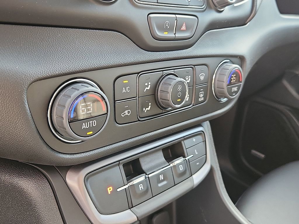 Used 2024 GMC Terrain AT4 w/ Infotainment Package II image 17