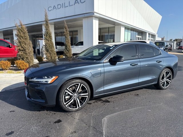 Used 2022 Volvo S60 T8 R-Design Expression w/ Advanced Package image 4