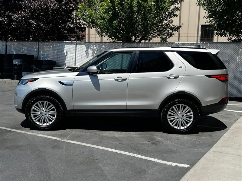Used 2017 Land Rover Discovery HSE Luxury AWD/4WD image 4