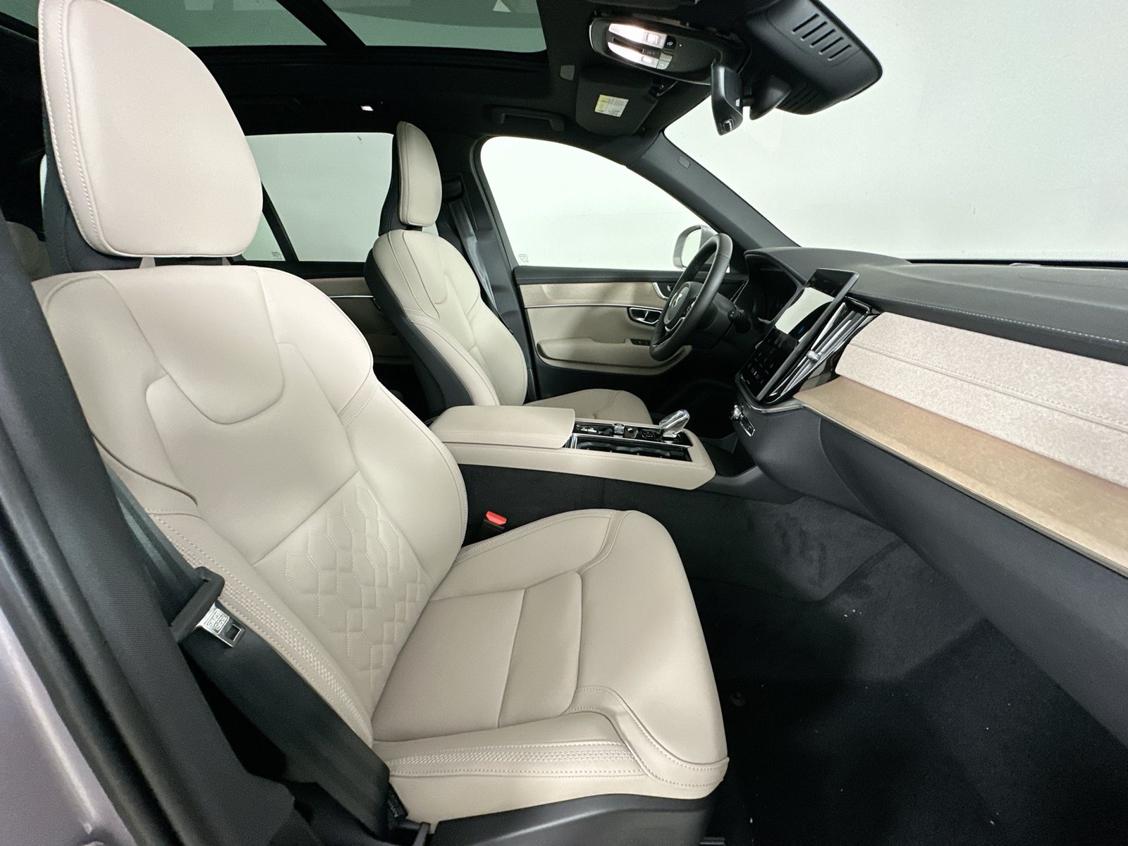 New 2026 Volvo XC90 T8 Plus w/ Protection Package AWD/4WD image 43