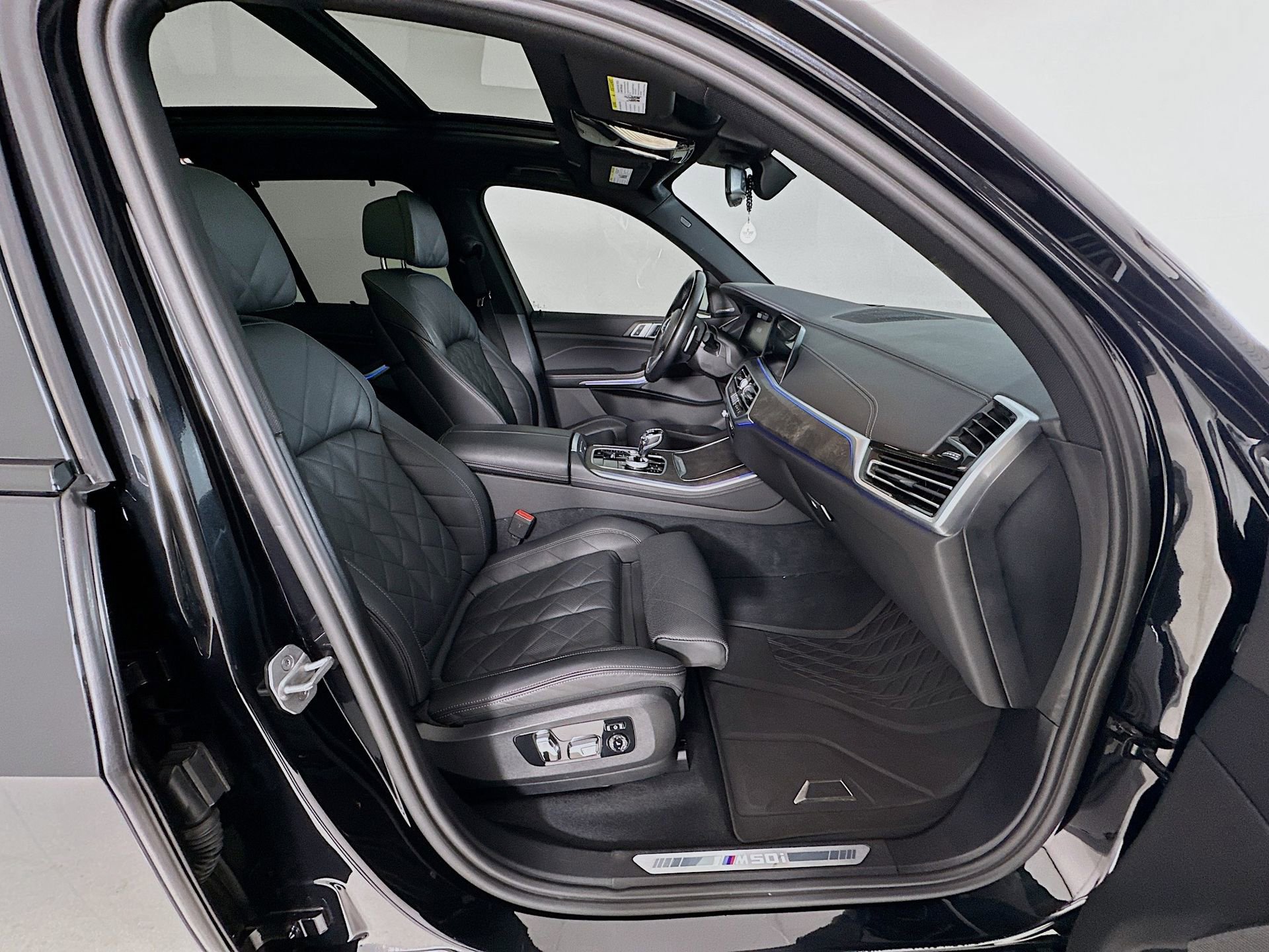 Used 2023 BMW X5 M50i w/ Executive Package image 32