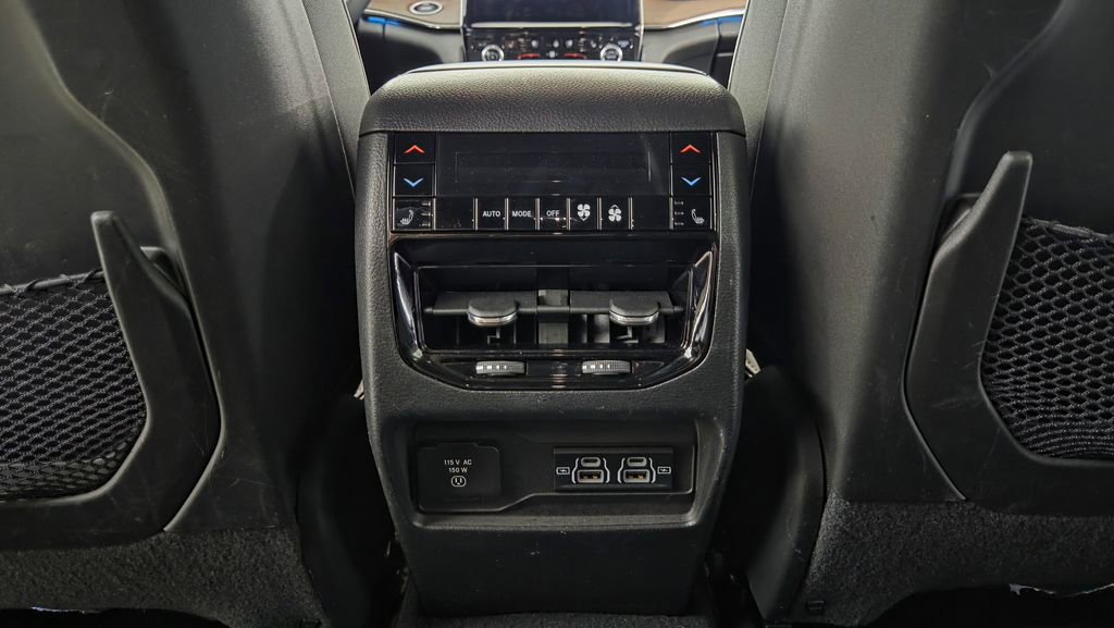Used 2023 Jeep Grand Cherokee Summit w/ Adv Protech Group IV AWD/4WD image 35