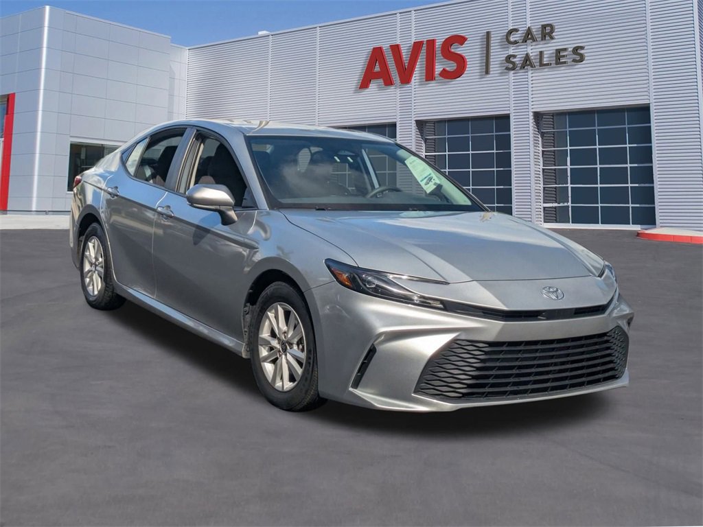 Used 2025 Toyota Camry LE image 3
