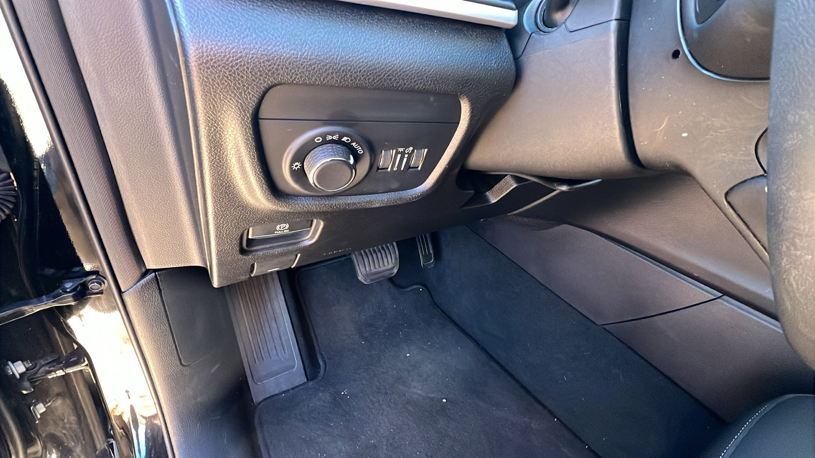 Used 2023 Jeep Grand Cherokee L Laredo image 27