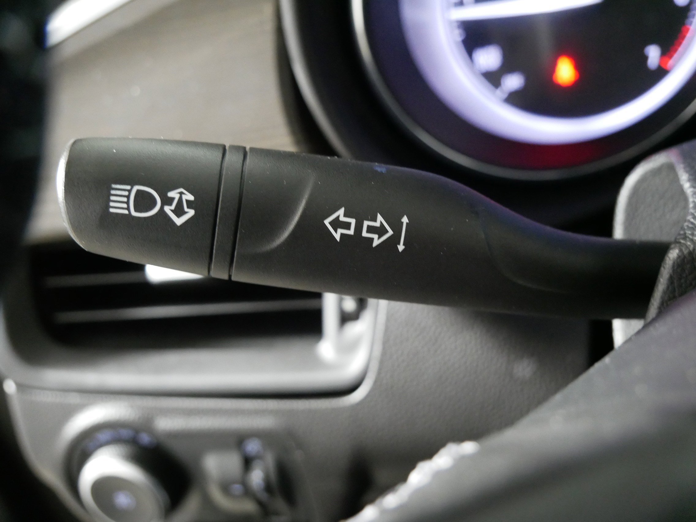 Used 2020 Buick Envision Essence image 32