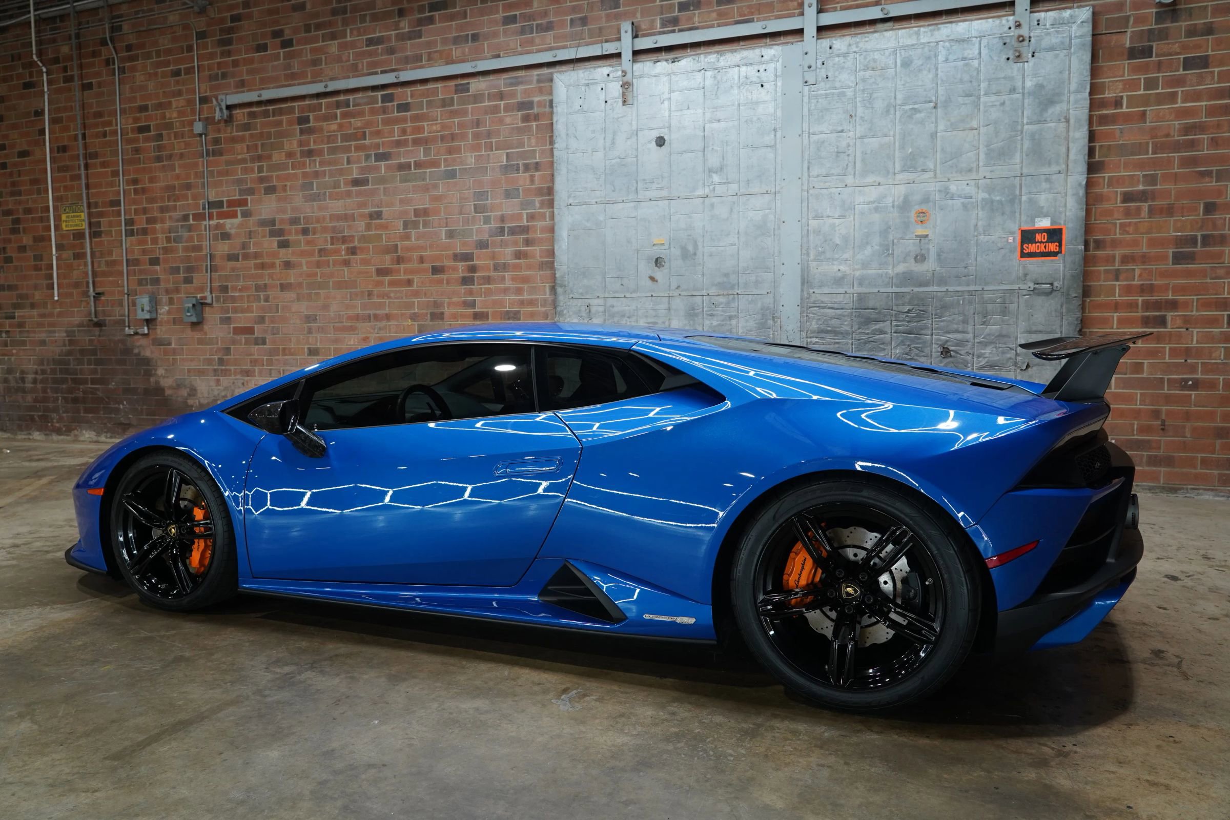 Used 2020 Lamborghini Huracan EVO image 12
