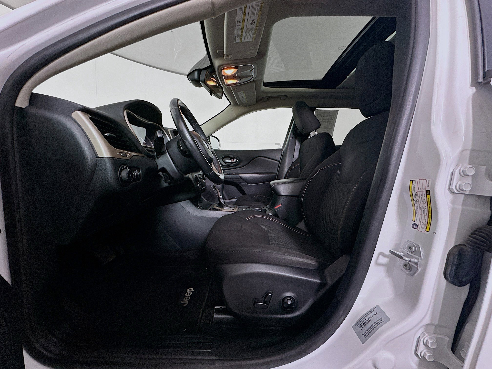 Used 2016 Jeep Cherokee 75th Anniversary image 13