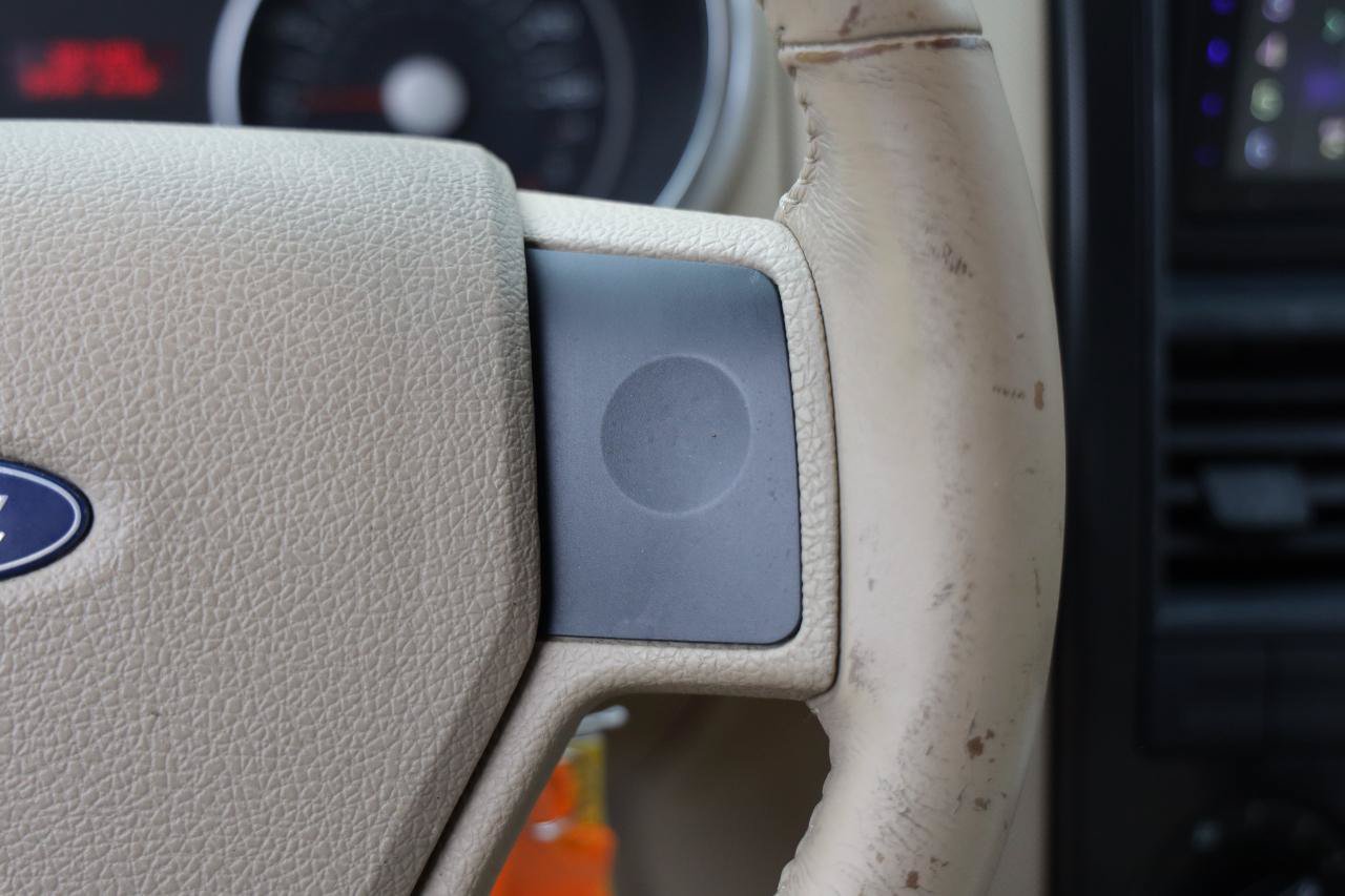 Used 2006 Ford Explorer XLT RWD image 26