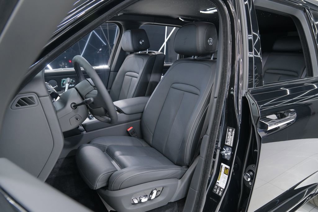 Used 2026 Rolls-Royce Cullinan image 24