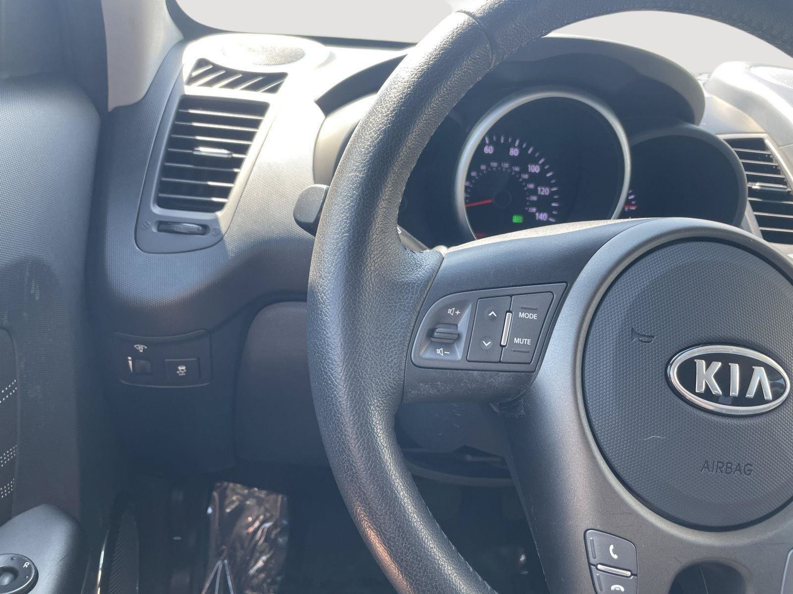 Used 2012 Kia Soul + FWD image 4