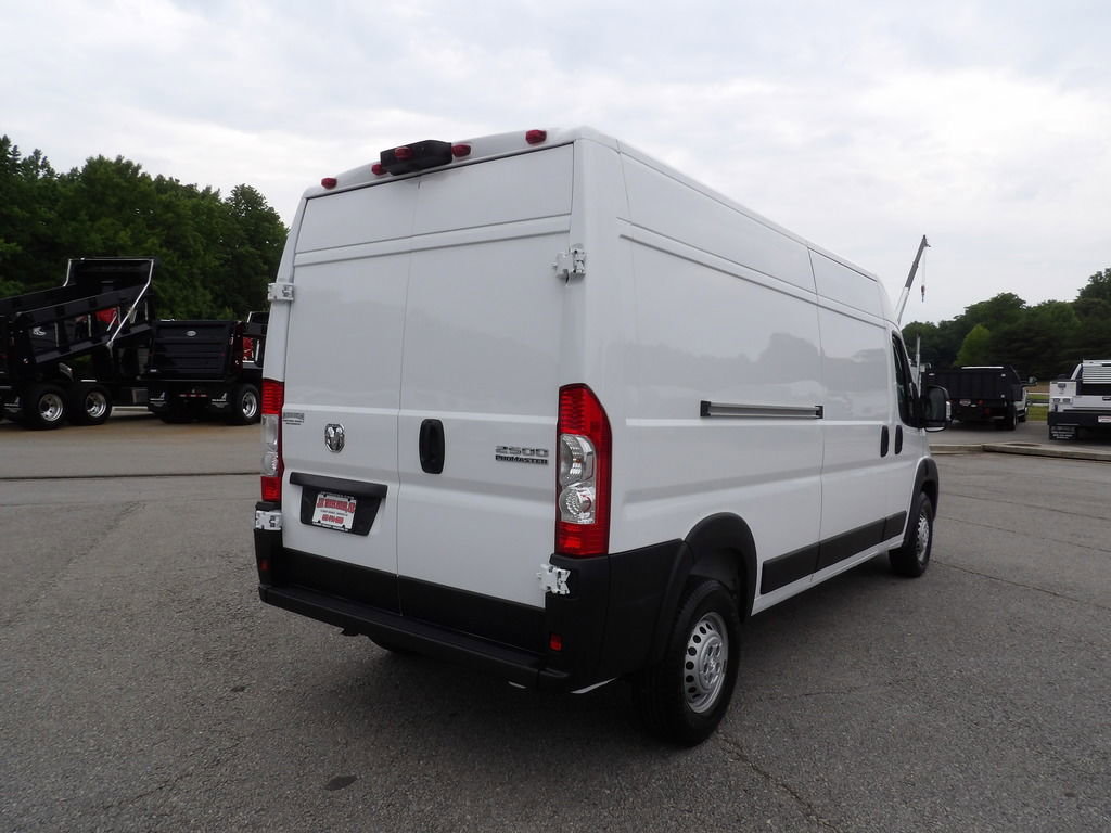 Used 2024 RAM ProMaster 2500 w/ Convenience Group FWD image 7