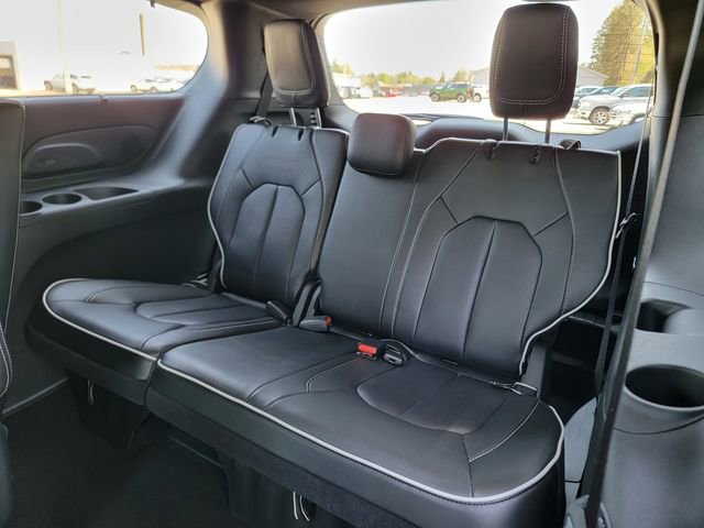 Certified 2024 Chrysler Pacifica Premium FWD image 22