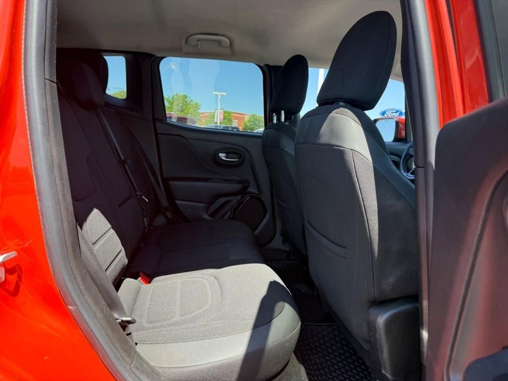 Used 2017 Jeep Renegade Altitude AWD/4WD image 10