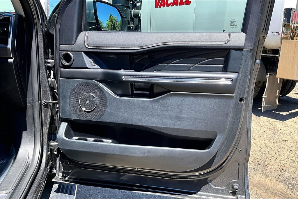 Used 2019 Ford Expedition Platinum AWD/4WD image 23