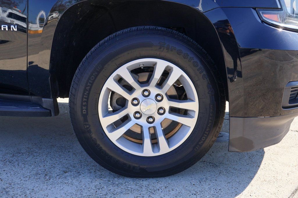 Used 2018 Chevrolet Suburban LT image 26