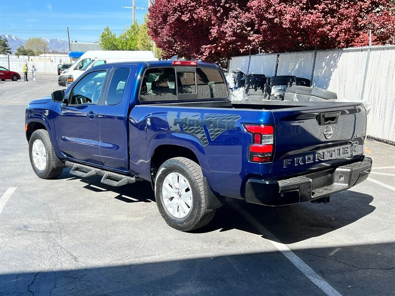 Used 2022 Nissan Frontier SV w/ Graphics Package AWD/4WD image 5