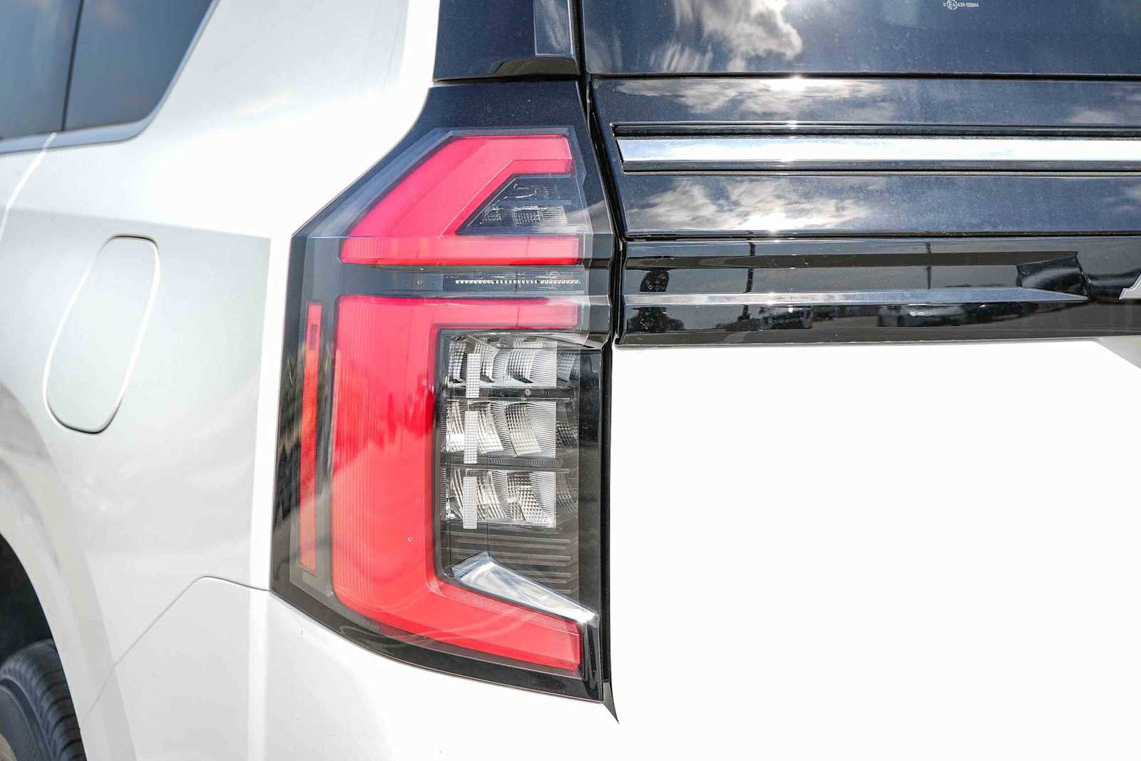 New 2026 Nissan Armada SL w/ Captain's Chari Seat Package RWD image 9