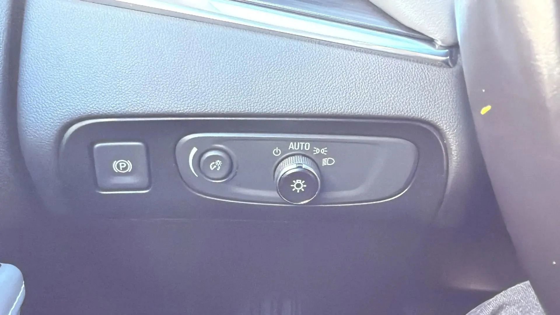 Used 2018 Buick Enclave Essence w/ Trailering Package image 15