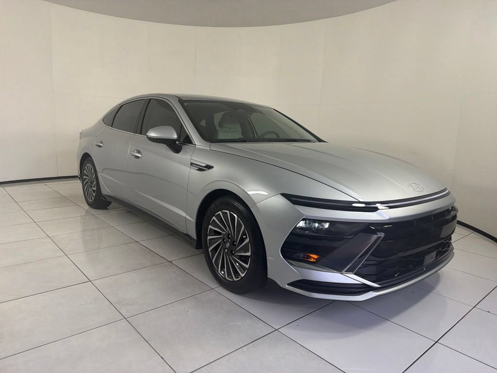 Certified 2025 Hyundai Sonata SEL FWD image 3
