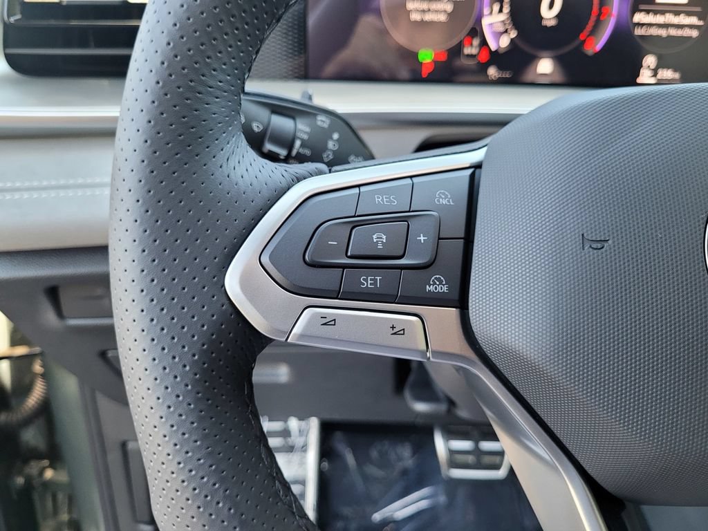 New 2026 Volkswagen Tiguan SE R-Line FWD image 21