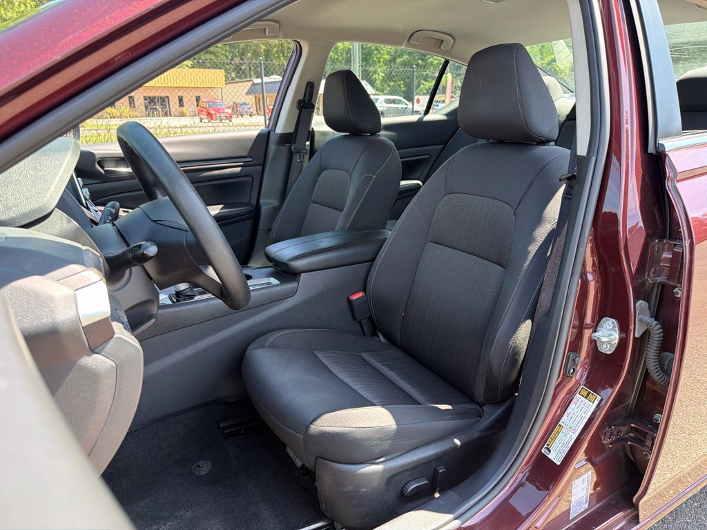 Used 2025 Nissan Altima 2.5 SV AWD/4WD image 17