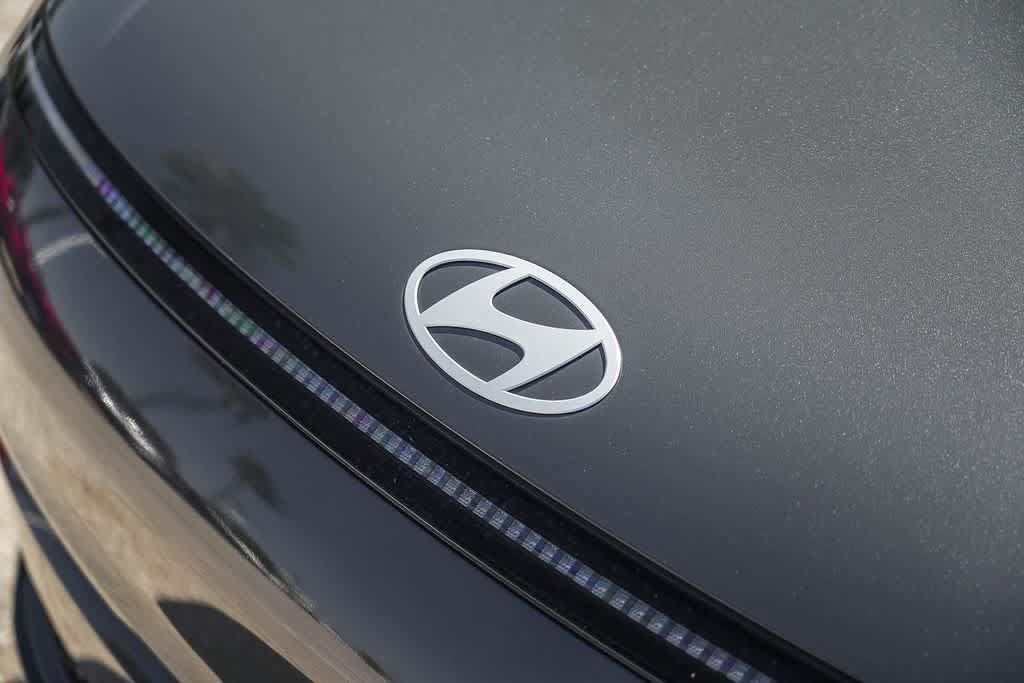 Used 2024 Hyundai Kona SEL FWD image 3