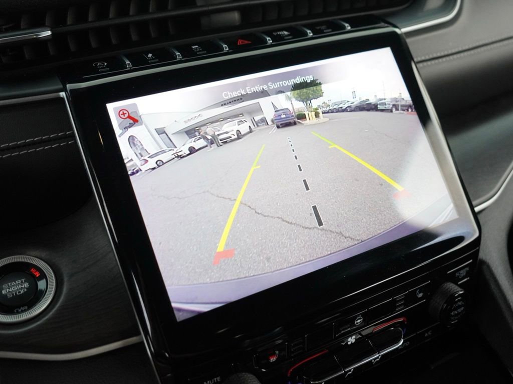 Used 2023 Jeep Grand Cherokee Limited image 15