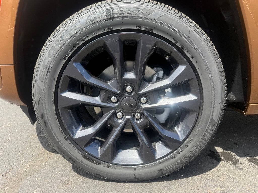 New 2026 Jeep Grand Cherokee Limited AWD/4WD image 9
