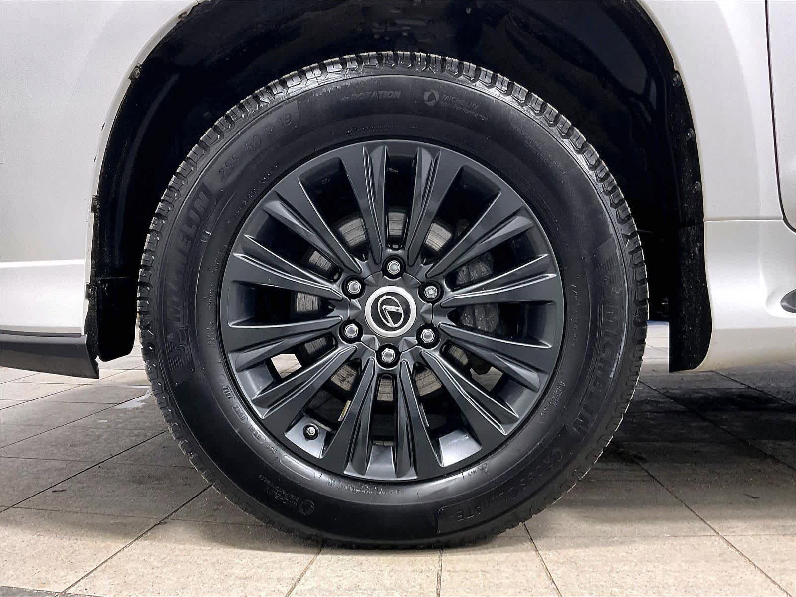 Used 2023 Lexus GX 460 Luxury w/ Sport Design Package AWD/4WD image 7