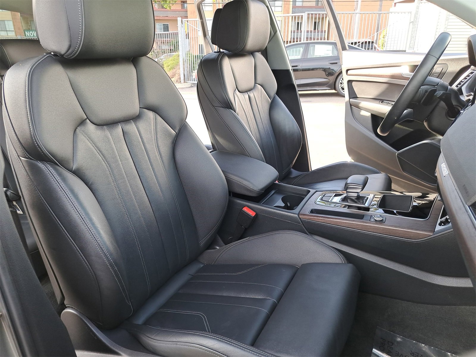 Used 2023 Audi Q5 e Premium w/ Convenience Package image 10