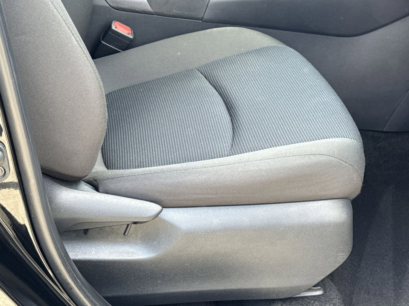 Used 2025 Toyota RAV4 LE AWD/4WD image 29