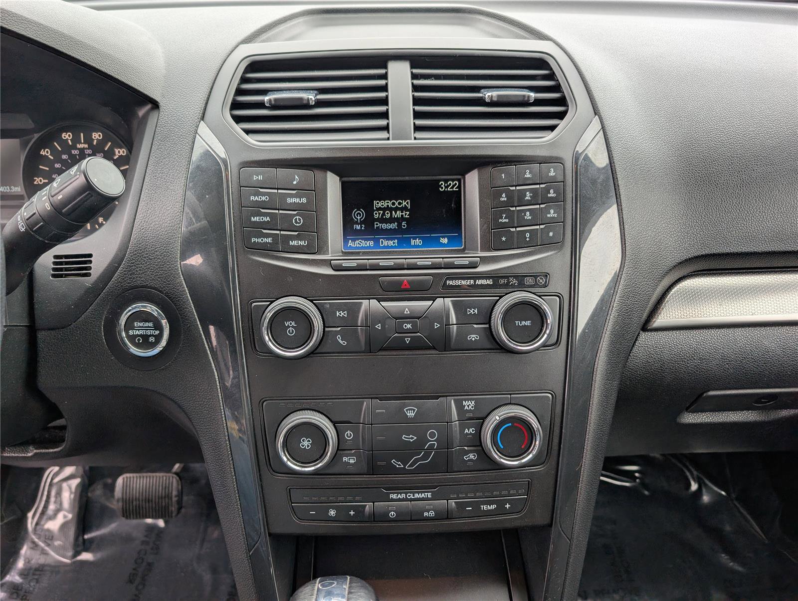 Used 2019 Ford Explorer XLT image 18