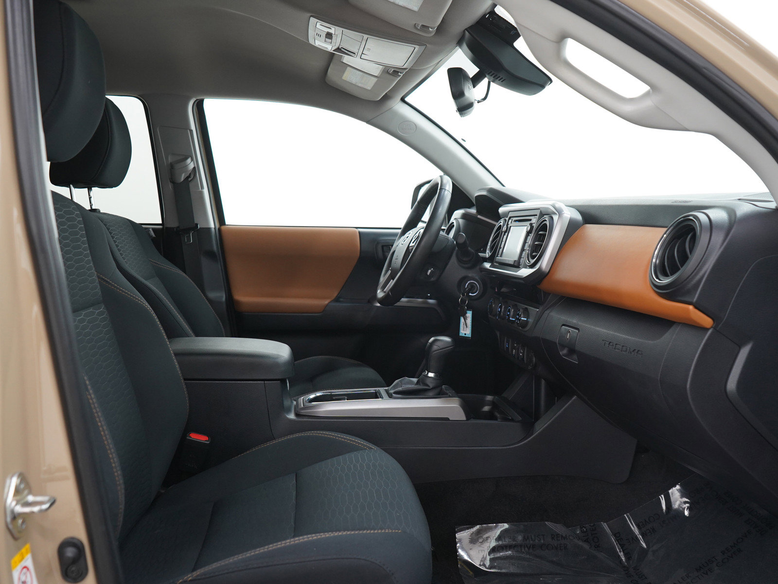 Used 2018 Toyota Tacoma SR5 AWD/4WD image 11