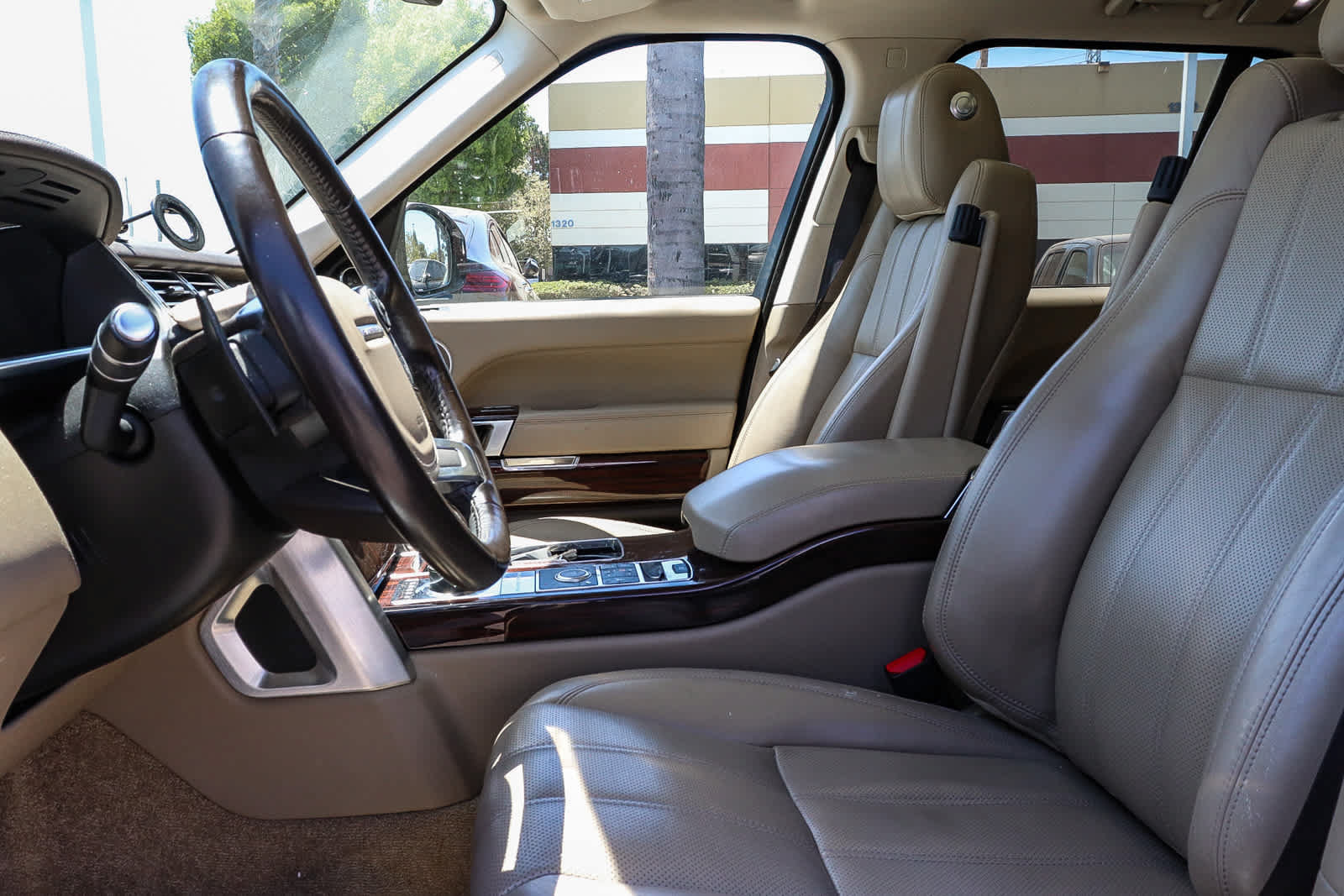 Used 2015 Land Rover Range Rover Supercharged AWD/4WD image 24