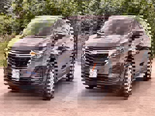 Used 2022 Chevrolet Equinox LS AWD/4WD image 2