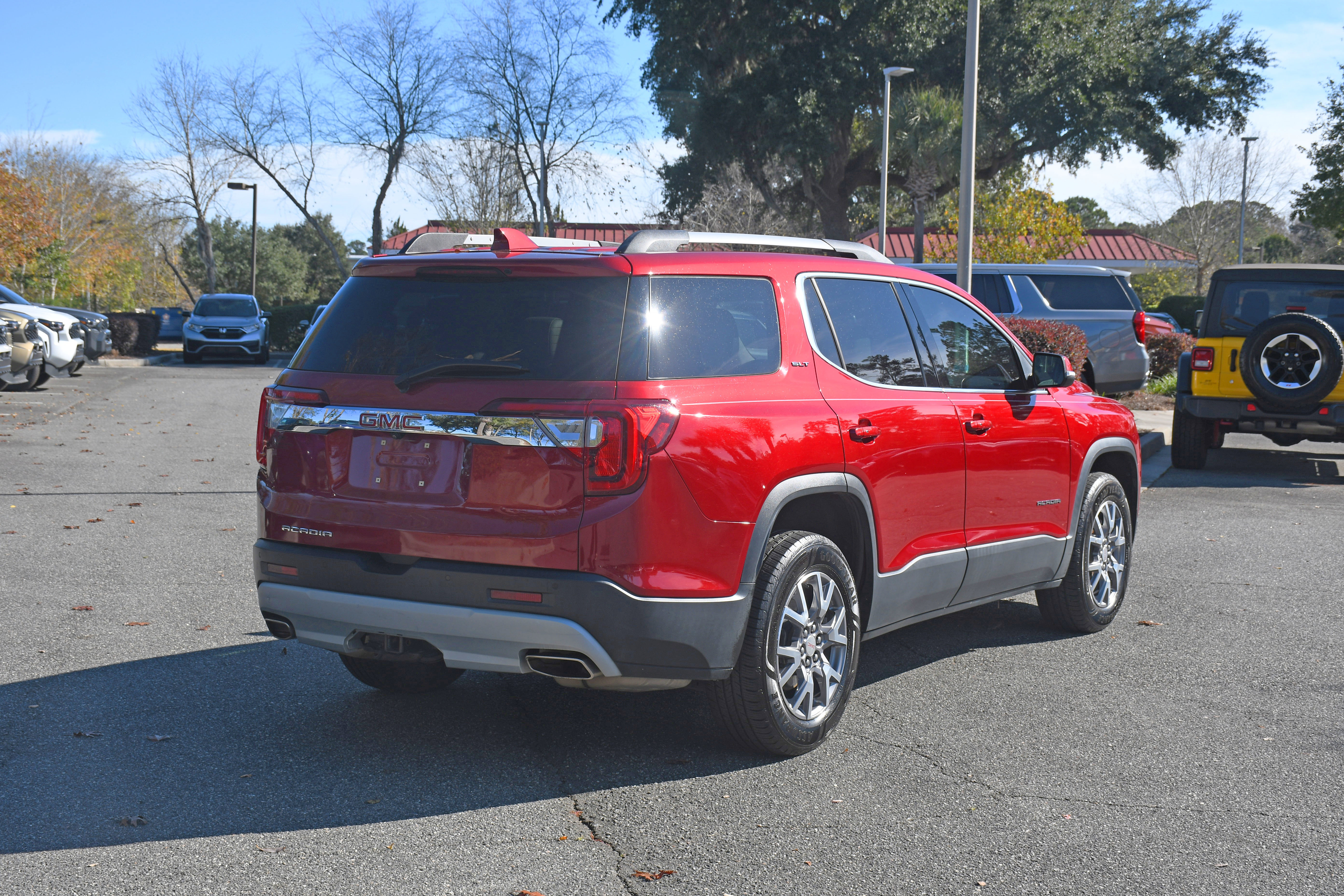 Used 2020 GMC Acadia SLT w/ Premium Package image 4