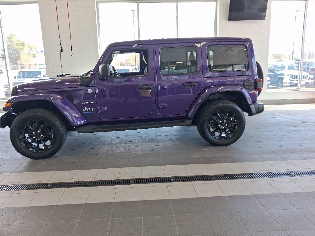 Used 2023 Jeep Wrangler Unlimited Sahara w/ Cold Weather Group AWD/4WD image 10