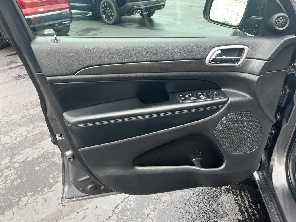 Used 2018 Jeep Grand Cherokee Altitude image 11